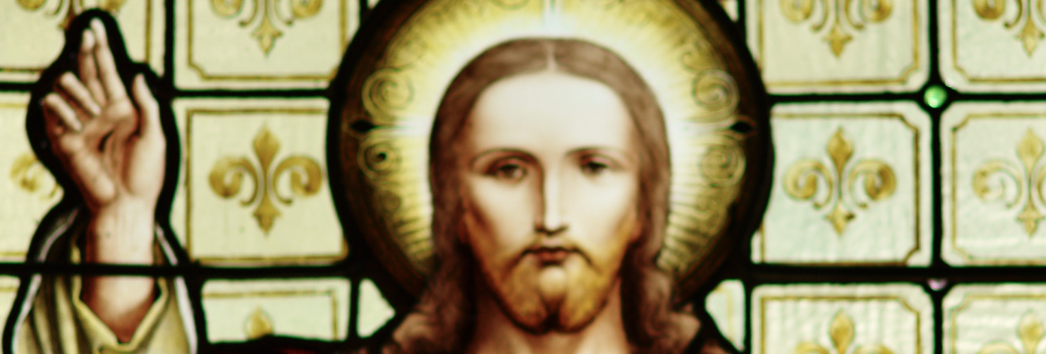 Image of the face of the Sacred Heart in stained glass